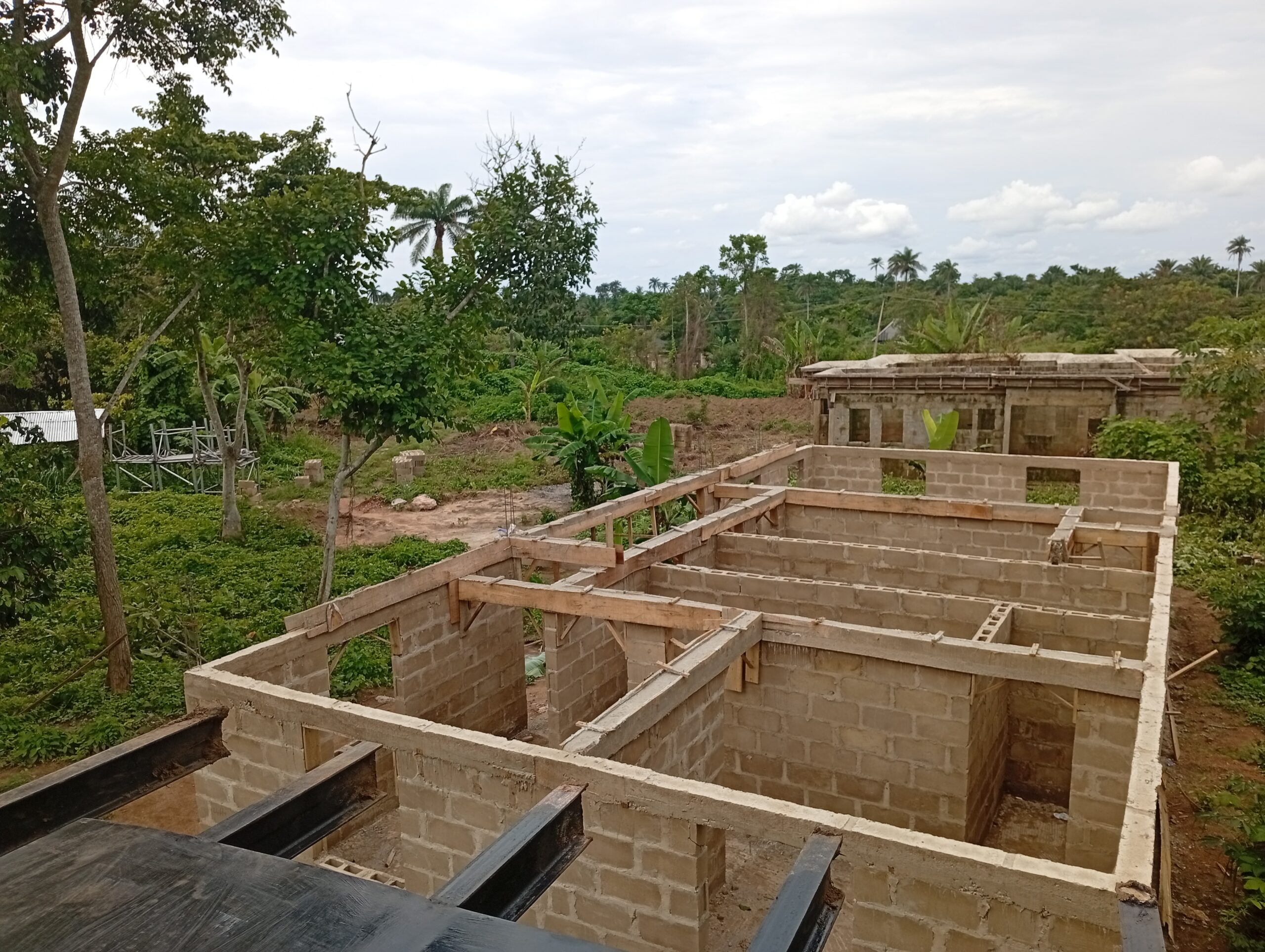 Office building at the lintel level
